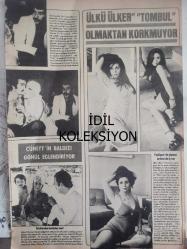 Pazar Aktüalite Sinema Tiyatro Mizah Mecmuası Dergisi Gazetesi - Feri Cansel - Ülkü Ülker - Filiz Akın - Cüneyt Arkın - Rübap Işıl - Sümer Tilmaç - Kadir İnanır - Türkan Şoray - Gönül Hancı - Tamer Yiğit - Tülin Kazan - Tarık Şimşek fotoğraf ve haberi - Dergi Tam Değildir Sadece 2 Sayfası Mevcuttur - Dergi Kapağı Yoktur