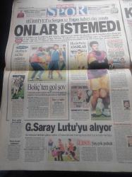 Hürriyet Gazetesi - 24 Ocak 1998 - Doping Yüzünden Teftişlik Olan Haltere Yeni Bir Bomba Düştü - Bill Clinton Oval Ofiste Harem Kurdu - Sezen Aksu - Fenerbahçeli Elvir Boliç Galatasaraylı Tugay Kerimoğlu Beşiktaşlı Alpay Özalan Reklam İçin Soyundu - Kore Savaşı Anma Günü - Serdar Bilgili Patladı - Barcelona'dan Oktay Derelioğlu'na Takip - NBA - Cibalispor'dan Büyük Atak - Ve Özer Çiller Yargıç Karşısında