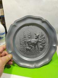 Antika - T7--AVRUPA ÜRETİMİ ZİN METAL AVCI FİGÜRLÜ DUVAR TABAĞI - kitantik - kitaLog