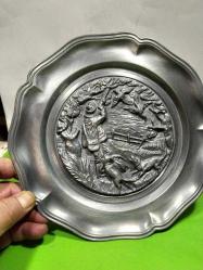 T7--AVRUPA ÜRETİMİ ZİN METAL AVCI FİGÜRLÜ DUVAR TABAĞI