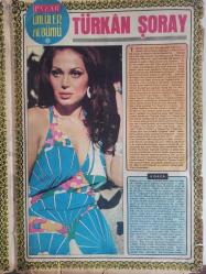 Pazar Aktüalite Sinema Tiyatro Mizah Mecmuası Dergisi Gazetesi - Ünlüler Albümü - Türkan Şoray Posteri - Türkan Şoray'ın Filmleri - Güzeller Resmi Geçidi - Sürtük - Kadın Değil Başbelası - Sultan Gelin - Günah Bende Mi - Cemo  - Güllü Geliyor Güllü - Çılgınlar - Dönüş fotoğraf ve haberi -