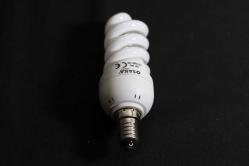 Osaka   220V  11W = 55W  E14 enerji tasarruflu  ampul. Beyaz ışık.