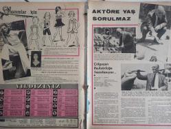 Pazar Aktüalite Sinema Tiyatro Mizah Mecmuası Dergisi Gazetesi - Devlet Devrim - Leyla Sayar - Efgan Efekan - Tülin Elgin - Tövbe Etti haberi - Hanımlar İçin haberi - Zeynep Berk - Feridun Çölgeçen - Ceyhan Cem - Philips Buzdolabı Reklamı fotoğraf ve haberi - Dergi Tam Değildir Sadece 4 Sayfası Mevcuttur - Dergi Kapağı Yoktur