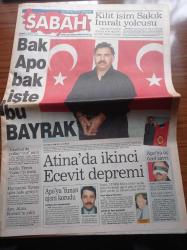 Sabah Gazetesi - 19 Şubat 1999 - Abdullah Öcalan Yakalandı - Bak Apo Bak İşte Bu Bayrak - İngiliz Times Safari'yi Övdü - PKK Yandaşlarının Eylemi İçin Polise Vur Emri - Apo'ya En Büyük Darbeyi Eski Sağ Kolu Şemdin Sakık Vuracak - Abdullah Öcalan'ı Yunan Ajanı Korudu - Atina'da İkinci Bülent Ecevit Depremi - Apo'ya Üç Özel Savcı - Türk Düşmanı Pangalos - Fenerbahçe Dayaktan Rekora - Hakan Şükür Seferberliği - Amokachi Dönmüyor