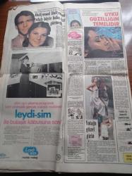 Hürriyet Gazetesi - 27 Ocak 1978 - Kitaplar Artık Kaset Oluyor - Başbakan Yardımcısı Sadi Kocaş 12 Mart Dönemine Ait Açıklamalar Yaptı - MİT'in Yasa Dışı Operasyonları Vardı - Nihat Erim - Faik Türün Kontrgerilla'yı Reddetti - Halk Evleri Genel Başkanı Ahmet Yıldız - Bülent Ecevit Anarşi Konusunda Şikayetleri Tespit Etti - Necmettin Erbakan'a Göre Parti Kapatmayı Önleyen Yasa Hazırlanıyor - Yine Bombalar Ve Silahlar Patladı 2 Öğrenci Öldü - Milli Eğitim Bakanı Necdet Uğur