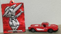 Majorette chevrolet corvette coca cola reklam desenli boya kusurları mevcuttur. Tipitip metal kabartma süs dekor anahtarlık yapabilirsiniz. Koleksiyon dekor hediye obje aksesuar süs nostalji tasarım hobi eğlence vintage aksesuar promosyon reklam Hediyelik dekorluk