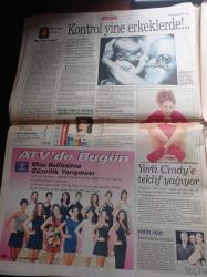 Sabah Gazetesi - 14 Ağustos 1998 - Fenerbahçe İle Kubilay Türkyılmaz İki Kez Masaya Oturdu - Hagi - Hasan Şaş - Pierre Van Hoijdonk - Leonardo Da Vinci Birleşmiş Milletler Kadrosunda - Küçük Mine Çayırlıoğlu Büyüdü - Özal Baysal'ı Yakalamak İsterken İşinden Olan Komiser Yardımcısı Muzaffer Sedat Enis - Türban Yasağı İçin Durdurma - İttifak DYP'de Sıkıntı Yarattı - Tansu Çiller