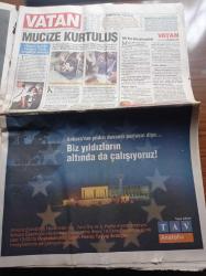 Vatan Gazetesi - 13 Ekim 2004 - Jennifer Lopez Budist Mi Oluyor - Richard Gere - Rüştü Reçber Milli Takımı Bırakıyor -  Gökdeniz Karadeniz - Dev Kanyon Projesi İnşaatı Bitmeden Yarısı Satıldı - Yılbaşı Büyük İkramiyesi 15 Trilyon - Alaattin Çakıcı- Yusuf Özal'ın Mezarı Taşınabilir - Sedat Peker'e Bilgi Sızdıran Savcılık Katibine Gözaltı