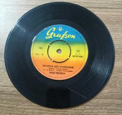 ZEKİ MÜREN-YOLLAR UZAK GELEMEDİM