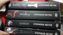 1-ALACAKARANLIK 2-ŞAFAK VAKTİ 3- TUTULMA 4- YENİAY DÖRT KİTAP TAKIM