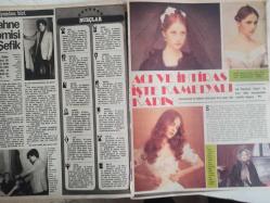 Ses Haftalık Aktüalite Sinema Tiyatro Müzik ve Gençlik Mecmuası Dergisi - Ayfer Feray - Rana Cabbar - Orhan Gencebay - Yeliz - Ufuk Deveci - Mustafa Aslan - Erol Evgin - Nurettin Tekson - Oya Aydoğan - Mehmet Samsa - Arif Şentürk - Zerrin Özer - Mahmut Hekimoğlu - Huri Sapan - Cenk Koray - Şakir Öner Günhan - Nisan Baner - Aysel Gürel - Selmi Andak - Buğra Uğur - Lindra Gray - Sue Ellen - Roman Polanski - Linda Strauss - Şefik - İsabella Huppert - Greta Garbo - Green Apple Şampuan Reklamı - Gülsün Kamu - Cihangir Gaffari - Gönül Yazar - Orhan Günşiray - Berkant  Mete İnselel - Hulusi Kentmen - Nubar Terziyan - Kamuran İnselel - Neriman Köksal - Gazanfer Özcan - Sezen Aksu - Aziz Nesin - Nevra Serezli - Yalçın Gülhan fotoğraf ve haberi - Dergi Tam Değildir Sadece 22 Sayfası Mevcuttur - Dergi Kapağı Yoktur