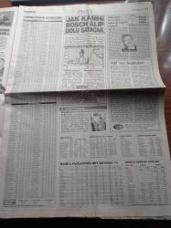 Star Gazetesi - 8 Ekim 2002 - Maçın Adamı Ariel Ortega - UEFA Kupası Kura Çekimi - Galatasaraylılar'a Psikolog Desteği - Cem Uzan'ın Mitingi Hınca Hınç Dolu - Ömer Sabancı - Star Gazze'yi Girdi - Recep Tayyip Erdoğan'dan Burs İstemenin Bedeli - Yargıtay Eski Başkanı ANAP Milletvekili Adayı Sami Selçuk - Ramsey Giyim - RTÜK Üyelerine 500'er Milyarlık Dava Açıldı