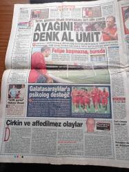 Star Gazetesi - 8 Ekim 2002 - Maçın Adamı Ariel Ortega - UEFA Kupası Kura Çekimi - Galatasaraylılar'a Psikolog Desteği - Cem Uzan'ın Mitingi Hınca Hınç Dolu - Ömer Sabancı - Star Gazze'yi Girdi - Recep Tayyip Erdoğan'dan Burs İstemenin Bedeli - Yargıtay Eski Başkanı ANAP Milletvekili Adayı Sami Selçuk - Ramsey Giyim - RTÜK Üyelerine 500'er Milyarlık Dava Açıldı