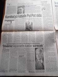 Akit Gazetesi - 17 Nisan 1998 - Korkut Özal Abisi Turgut Özal'ı Anlatıyor - Kamboçya Kasabı Pol Pot Öldü - 3. Köprü Start Alıyor - Fenerbahçe Kulübü Başkanı Aziz Yıldırım Altay Maçı Şaibeli - Şenes Erzik UEFA'ya Başkan Adayı - Mesut Yılmaz Deniz Baykal Seçim Tarihinde Anlaşamadı - Mecliste Siyasi Linç -  Çapa Tıp Fakültesi Dekanı Profesör Doktor Mesut Parlak İle Yönetim Kurulu Başörtüsü Zulmüne Karşı İstifa Etti