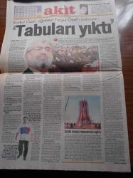 Akit Gazetesi - 17 Nisan 1998 - Korkut Özal Abisi Turgut Özal'ı Anlatıyor - Kamboçya Kasabı Pol Pot Öldü - 3. Köprü Start Alıyor - Fenerbahçe Kulübü Başkanı Aziz Yıldırım Altay Maçı Şaibeli - Şenes Erzik UEFA'ya Başkan Adayı - Mesut Yılmaz Deniz Baykal Seçim Tarihinde Anlaşamadı - Mecliste Siyasi Linç -  Çapa Tıp Fakültesi Dekanı Profesör Doktor Mesut Parlak İle Yönetim Kurulu Başörtüsü Zulmüne Karşı İstifa Etti
