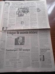 Akit Gazetesi - 17 Mayıs 1998 - Recep Tayyip Erdoğan İlk Seçimde İktidarız - Devlet Terörü 50 Yaşında - Kupa Kralı Beşiktaş - Dünya Ve Avrupa Şampiyonu Milli Güreşçi Sebahattin Öztürk Spor Hayatını Noktaladı - Cuntalar Zorda - İsmet Sezgin'e Tokat Gibi Soru - Medya Türkçe Dua'yı Keşfetti - Din Düşmanlığında CHP DSP Uzlaşması