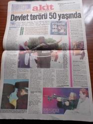 Akit Gazetesi - 17 Mayıs 1998 - Recep Tayyip Erdoğan İlk Seçimde İktidarız - Devlet Terörü 50 Yaşında - Kupa Kralı Beşiktaş - Dünya Ve Avrupa Şampiyonu Milli Güreşçi Sebahattin Öztürk Spor Hayatını Noktaladı - Cuntalar Zorda - İsmet Sezgin'e Tokat Gibi Soru - Medya Türkçe Dua'yı Keşfetti - Din Düşmanlığında CHP DSP Uzlaşması