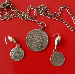 SULTAN ABDÜLHAMİD HAN VE SULTAN REŞAD GÜMÜŞ PARALARINDAN  YAPILMIŞ KOLYE VE KÜPE SETİ, KOLEKSİYONLUK BIR ÜRÜN.