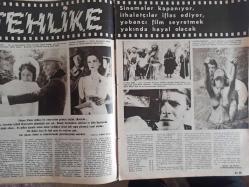 Ses Haftalık Aktüalite Sinema Tiyatro Müzik ve Gençlik Mecmuası Dergisi - 16 Ekim 1976 - Sayı:42 - Nilüfer - Yeşil Giresunlu - Rıza Silahlıpoda - Michael York - Sarah Miles - Robert Mitchum  Carlotte Rampling - Burt Lancaster - İngrid Thulin - David Bowie - Ömür Göksel - Fikret Hakan - Hülya Koçyiğit - Filiz Akın - Muzaffer Özpınar - Neşe Karaböcek - Cüneyt Arkın - Türkan Şoray - Ayhan Işık - İrfan Ünal - Orhan Gencebay - Banu Alkan - Osman Kavran - Hikmet Münir Ebcioğlu fotoğraf ve haberi - Dergi Tam Değildir Sadece 10 Sayfası Mevcuttur