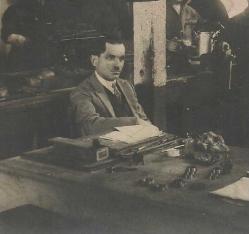 ESKİ DÖNEM İŞYERİ İÇİ / PATRON VE ÇALIŞANLARI TEMALI GÜZEL FOTOĞRAF...