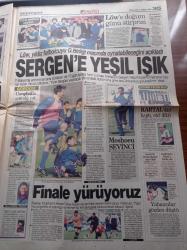 Hürriyet Gazetesi - 4 Şubat 1999 - Barış Manço'nun Ani Ölümü - Barış Manço Güz Yağmurları İle Göçtün Gittin Diyordu - Barış Manço'nun Cenazesinde İmam da Şarkısından Sözler Okudu- Barış Manço İçin Devlet Sanatçısı Unvanına Onay - Her Görüşmede Alaattin Çakıcı'yı Soyuyorlar - Hakan Şükür - Hasan Şaş - İşte Özlenen Efes Pilsen - Dokunulmazlar İkinci Perde Yazı Dizisi - Abdullah Çatlı - Mehmet Ağar -