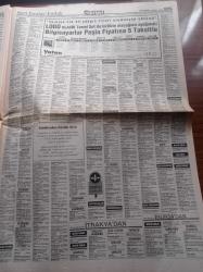 Hürriyet Gazetesi - 4 Şubat 1999 - Barış Manço'nun Ani Ölümü - Barış Manço Güz Yağmurları İle Göçtün Gittin Diyordu - Barış Manço'nun Cenazesinde İmam da Şarkısından Sözler Okudu- Barış Manço İçin Devlet Sanatçısı Unvanına Onay - Her Görüşmede Alaattin Çakıcı'yı Soyuyorlar - Hakan Şükür - Hasan Şaş - İşte Özlenen Efes Pilsen - Dokunulmazlar İkinci Perde Yazı Dizisi - Abdullah Çatlı - Mehmet Ağar -
