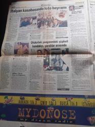 Hürriyet Gazetesi - 2 Kasım 1998 - Tansu Çiller Türbanlı Posterini Yakaladı - Deniz Baykal - Mesut Yılmaz'ın Kardeşi Turgut Yılmaz Siyasete Isınıyor - Oğuzhan Asiltürk Cihat İlan Etmedim - Fazilet Partisi'nde Necmettin Erbakan Krizi - Susurluk Geride Kalan Kadınlar Yazı Dizisi - Emlakbank Yasa Tanımıyor - Sarıyerspor Güle Oynaya