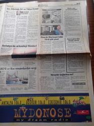 Hürriyet Gazetesi - 2 Kasım 1998 - Tansu Çiller Türbanlı Posterini Yakaladı - Deniz Baykal - Mesut Yılmaz'ın Kardeşi Turgut Yılmaz Siyasete Isınıyor - Oğuzhan Asiltürk Cihat İlan Etmedim - Fazilet Partisi'nde Necmettin Erbakan Krizi - Susurluk Geride Kalan Kadınlar Yazı Dizisi - Emlakbank Yasa Tanımıyor - Sarıyerspor Güle Oynaya