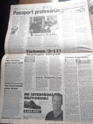 Hürriyet Gazetesi - 16 Ekim 1998 -  Türban Eylemcileri Serbest - Hülya Avşar Ve Ricky Martin Karşılıklı Göbek Attılar - Başbakanlık Kupası Sencer Can'ın - Milli Takım Teknik Direktörü Mustafa Denizli Finlandiya'yı Evinde Yeneceğim- Basketbolda Fenerbahçe Ayağa Kalktı - İşadamı Korkmaz Yiğit Mal Varlığımın Hesabını Verdim - Tansu Çiller Annenim Servetini Bana Sormayın - 900 Bin Türk Alman Oluyor - Çifte Vatandaşlık Nasıl İşliyor - Bülent Ecevit - Mesut Yılmaz - Akın Birdal - Yeşil Kod Adlı Mahmut Yıldırım