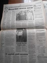 Hürriyet Gazetesi - 16 Ekim 1998 -  Türban Eylemcileri Serbest - Hülya Avşar Ve Ricky Martin Karşılıklı Göbek Attılar - Başbakanlık Kupası Sencer Can'ın - Milli Takım Teknik Direktörü Mustafa Denizli Finlandiya'yı Evinde Yeneceğim- Basketbolda Fenerbahçe Ayağa Kalktı - İşadamı Korkmaz Yiğit Mal Varlığımın Hesabını Verdim - Tansu Çiller Annenim Servetini Bana Sormayın - 900 Bin Türk Alman Oluyor - Çifte Vatandaşlık Nasıl İşliyor - Bülent Ecevit - Mesut Yılmaz - Akın Birdal - Yeşil Kod Adlı Mahmut Yıldırım