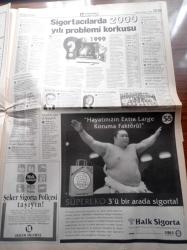 Hürriyet Gazetesi - 16 Ekim 1998 -  Türban Eylemcileri Serbest - Hülya Avşar Ve Ricky Martin Karşılıklı Göbek Attılar - Başbakanlık Kupası Sencer Can'ın - Milli Takım Teknik Direktörü Mustafa Denizli Finlandiya'yı Evinde Yeneceğim- Basketbolda Fenerbahçe Ayağa Kalktı - İşadamı Korkmaz Yiğit Mal Varlığımın Hesabını Verdim - Tansu Çiller Annenim Servetini Bana Sormayın - 900 Bin Türk Alman Oluyor - Çifte Vatandaşlık Nasıl İşliyor - Bülent Ecevit - Mesut Yılmaz - Akın Birdal - Yeşil Kod Adlı Mahmut Yıldırım