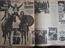 Ses Haftalık Aktüalite Sinema Tiyatro Müzik ve Gençlik Mecmuası Dergisi - 10 Mart 1973 - Sayı:11 - Hülya Koçyiğit - Ediz Hun - Ajda Pekkan - Tamer Yiğit - Fatma Belgen - Tarık Akan - Sezer Güvenirgil - Aytaç Arman - Hülya Darcan - Murat Köseoğlu - İrfan Ünal - Nahit Ataman - Türker İnanoğlu - Duran Tantekin - Hulki Saner - Kaçuni Hakı - Hürrem Erman - Türkan Şoray - Füsun Önal - Esin Engin - Rıza Silahlıpoda - Naciye Sönmez - Zeynep Aksu - Yıldız Kenter - Şükran Güngör - Lux Sabun Reklamı - Sevim Tuna - Şadan Ertuğrul - Fatma Belgen - Nebahat Çehre - Yılmaz Köksal - Sezer Güvenirgil - Cem Karaca - Göksel Arsoy - Selpak Peçete Reklamı - William Shakespeare - Haldun Taner - Semih Sergen - Ediz Hun - Ferit Şevki - Neşe Karaböcek - Behiye Aksoy - Mesut Aytunca - Sadri Alışık -Hikmet Münir Ebcioğlu - Murat 124 Araba Reklamı fotoğraf ve haberi - Dergi Tam Değildir Sadece 26 Sayfası Mevcuttur