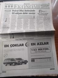 Hürriyet Gazetesi - 25 Ekim 1998 - Beşiktaş Fenerbahçe Derbisi - Süleyman Seba'nın İstifası Cebinde - Cumhuriyetimizin 75. Yıl Kutlamaları - Nesim Malki Cinayeti - Aşkın Nur Yengi - AIDS Aşısı Maymunları Kurtardı - Gazinolar Coştu - Hülya Avşar - Emel - Muazzez Abacı - Çevre Bakanı İmren Aykut - Alkolizmin Geni Bulundu