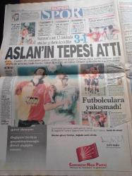 Hürriyet Gazetesi - 25 Ekim 1998 -  İstanbul Büyükşehir Belediye Başkanı Recep Tayyip Erdoğan İstifam Yakın - Tekvando'da Avrupa Şampiyonu Mert Tuncer -Beşiktaş Fenerbahçe Derbisi - Süleyman Seba'nın İstifası Cebinde - Cumhuriyetimizin 75. Yıl Kutlamaları - Nesim Malki Cinayeti - Aşkın Nur Yengi - AIDS Aşısı Maymunları Kurtardı - Gazinolar Coştu - Hülya Avşar - Emel - Muazzez Abacı - Çevre Bakanı İmren Aykut - Alkolizmin Geni Bulundu