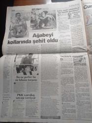 Hürriyet Gazetesi - 25 Ekim 1998 -  İstanbul Büyükşehir Belediye Başkanı Recep Tayyip Erdoğan İstifam Yakın - Tekvando'da Avrupa Şampiyonu Mert Tuncer -Beşiktaş Fenerbahçe Derbisi - Süleyman Seba'nın İstifası Cebinde - Cumhuriyetimizin 75. Yıl Kutlamaları - Nesim Malki Cinayeti - Aşkın Nur Yengi - AIDS Aşısı Maymunları Kurtardı - Gazinolar Coştu - Hülya Avşar - Emel - Muazzez Abacı - Çevre Bakanı İmren Aykut - Alkolizmin Geni Bulundu