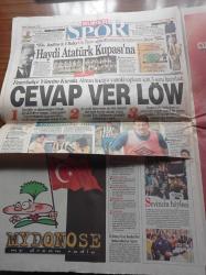 Hürriyet Gazetesi - 10 Kasım 1998 - Mustafa Kemal Atatürk Kalbimizdesin - Tarihi Fotoğraflar -  Beşiktaş Fenerbahçe Atatürk Kupası İçin Karşı Karşıya - Malezya Başbakan Yardımcısı Enver İbrahim'in Seks Skandalı - Atatürk'ün Cenaze Fotoğrafları - Tarkan - Mustafa Sandal - Kenan Doğulu - Hüsamettin Özkan - İstemihan Talay - Hikmet Uluğbay - Korkmaz Yiğit Gözaltında - Recep Tayyip Erdoğan Ben Hala Başkanım