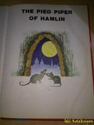 The Pied Piper of Hamlin - İngilizce Kitap (Hamelin'in Fareli Köyün Kavalcısı)