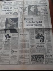 Hürriyet Gazetesi - 30 Ocak 1978 - Haydarpaşa Lisesi - Altın Küre Ödülleri Sahibini Buldu - Jane Fonda - Richard Burton - 1978 Arjantin Dünya Kupası - Beckenbauer - Fenerbahçe Başkanı Faruk Ilgaz - On Yıl Önce Uzaya Fırlatılan Ve Yaşlanan Uyduların Dünyaya Düşme Tehlikesi Var -  CHP Küçük Kurultayı Önce Asayiş İstedi - Kontrgerilla Konusunda İlginç İthamlar Başladı - Birleşik Amerika Başkanı Carter - Enerji ve Tabii Kaynaklar Bakanı Deniz Baykal - Ortak Pazar Bize Karşı Salça Savaşı Açtı