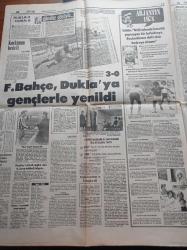 Hürriyet Gazetesi - 30 Ocak 1978 - Haydarpaşa Lisesi - Altın Küre Ödülleri Sahibini Buldu - Jane Fonda - Richard Burton - 1978 Arjantin Dünya Kupası - Beckenbauer - Fenerbahçe Başkanı Faruk Ilgaz - On Yıl Önce Uzaya Fırlatılan Ve Yaşlanan Uyduların Dünyaya Düşme Tehlikesi Var -  CHP Küçük Kurultayı Önce Asayiş İstedi - Kontrgerilla Konusunda İlginç İthamlar Başladı - Birleşik Amerika Başkanı Carter - Enerji ve Tabii Kaynaklar Bakanı Deniz Baykal - Ortak Pazar Bize Karşı Salça Savaşı Açtı