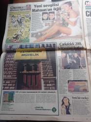 Hürriyet Gazetesi - 4 Şubat 1999 -  Fethullah Gülen Barış Manço'nun Cenazesine Geldi - Oğuz Aral - Atatürk Sertifikalı Tablo - Barış Manço'nun Ani Ölümü - Barış Manço Güz Yağmurları İle Göçtün Gittin Diyordu - Barış Manço'nun Cenazesinde İmam da Şarkısından Sözler Okudu- Barış Manço İçin Devlet Sanatçısı Unvanına Onay - Her Görüşmede Alaattin Çakıcı'yı Soyuyorlar - Hakan Şükür - Hasan Şaş