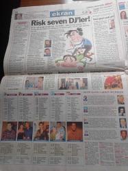 Milliyet Gazetesi - 4 Kasım 1998 -  Hasan Cemal Milliyet'te - Barzani Ankara'da - İstanbul Üniversitesinde Yine Türban Eylemi - Ayşe Kulin Bosna Yazı Dizisi - Acıların Köprüsü Mostar - Okan Buruk - Emre Belözoğlu - Hagi - Aykut Kocaman - Ankara DGM Savcısı Nuh Mete Yüksel'den Fazilet Partisi Uyarısı - Deniz Baykal'dan RTÜK Yasasıyla İlgili Söz Alan Levent Kırca Açlık Grevini Yarıda Kesti - Nesim Malki Tetikçisi Şükrü Elverdi Cezaevinde - Fikri Sağlar Susurluk'un Kitabını Yazdı