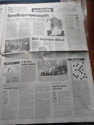 Milliyet Gazetesi - 4 Kasım 1998 -  Hasan Cemal Milliyet'te - Barzani Ankara'da - İstanbul Üniversitesinde Yine Türban Eylemi - Ayşe Kulin Bosna Yazı Dizisi - Acıların Köprüsü Mostar - Okan Buruk - Emre Belözoğlu - Hagi - Aykut Kocaman - Ankara DGM Savcısı Nuh Mete Yüksel'den Fazilet Partisi Uyarısı - Deniz Baykal'dan RTÜK Yasasıyla İlgili Söz Alan Levent Kırca Açlık Grevini Yarıda Kesti - Nesim Malki Tetikçisi Şükrü Elverdi Cezaevinde - Fikri Sağlar Susurluk'un Kitabını Yazdı