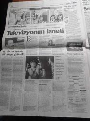 Milliyet Gazetesi - 4 Kasım 1998 -  Hasan Cemal Milliyet'te - Barzani Ankara'da - İstanbul Üniversitesinde Yine Türban Eylemi - Ayşe Kulin Bosna Yazı Dizisi - Acıların Köprüsü Mostar - Okan Buruk - Emre Belözoğlu - Hagi - Aykut Kocaman - Ankara DGM Savcısı Nuh Mete Yüksel'den Fazilet Partisi Uyarısı - Deniz Baykal'dan RTÜK Yasasıyla İlgili Söz Alan Levent Kırca Açlık Grevini Yarıda Kesti - Nesim Malki Tetikçisi Şükrü Elverdi Cezaevinde - Fikri Sağlar Susurluk'un Kitabını Yazdı