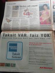 Milliyet Gazetesi - 1 Kasım 1998 - Modanın Büyük Önderi Faruk Saraç - Fenerbahçe Başkanı Aziz Yıldırım'ın Baliç Duası - Hagi Ayakta Alkışlandı - Sanatçı Direnişi -  RTÜK'e Öfke Artıyor Bizimkiler Ve Mahallenin Muhtarları Da Eylemde - Levent Kırca - Hava Korsanı Erdal Aksu Gece Gömüldü - Atatürk Kostümleri - Umur Bugay Ve Kandemir Konduk Da RTÜK'e Bayrak Açtı