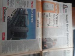 Milliyet Gazetesi - 1 Kasım 1998 - Modanın Büyük Önderi Faruk Saraç - Fenerbahçe Başkanı Aziz Yıldırım'ın Baliç Duası - Hagi Ayakta Alkışlandı - Sanatçı Direnişi -  RTÜK'e Öfke Artıyor Bizimkiler Ve Mahallenin Muhtarları Da Eylemde - Levent Kırca - Hava Korsanı Erdal Aksu Gece Gömüldü - Atatürk Kostümleri - Umur Bugay Ve Kandemir Konduk Da RTÜK'e Bayrak Açtı