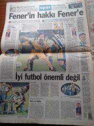 Milliyet Gazetesi - 1 Kasım 1998 - Modanın Büyük Önderi Faruk Saraç - Fenerbahçe Başkanı Aziz Yıldırım'ın Baliç Duası - Hagi Ayakta Alkışlandı - Sanatçı Direnişi -  RTÜK'e Öfke Artıyor Bizimkiler Ve Mahallenin Muhtarları Da Eylemde - Levent Kırca - Hava Korsanı Erdal Aksu Gece Gömüldü - Atatürk Kostümleri - Umur Bugay Ve Kandemir Konduk Da RTÜK'e Bayrak Açtı