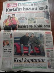 Milliyet Gazetesi - 17 Şubat 1999 - Türkiye Tarihini Değiştirecek Müthiş Operasyon - Türk Özel Timi Abdullah Öcalan'ı Kenya'da Bulup Getirdi - Bordo Bereli Harekatı - Örgüt Panikte - Kenya Abdullah Öcalan'ı Kovdu - Abdullah Öcalan Yakalandı Piyasa Coştu - Şehit Annelerinin Sevinç Gözyaşları - 16 Şubat Artık Anneler Günü - PKK'nın Gerçek Yüzü - Harun Erdenay - İbrahim Kutluay