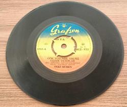 ZEKİ MÜREN-GÖKYÜZÜNDE YALNIZ GEZEN YILDIZLAR