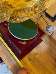 Yeni ahşap kurmalı Gramafon