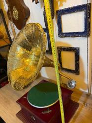 Yeni ahşap kurmalı Gramafon